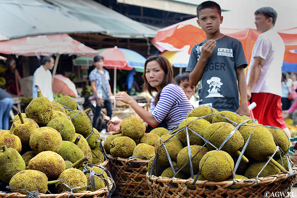 Свежие маранги на рынке на Филиппинах.