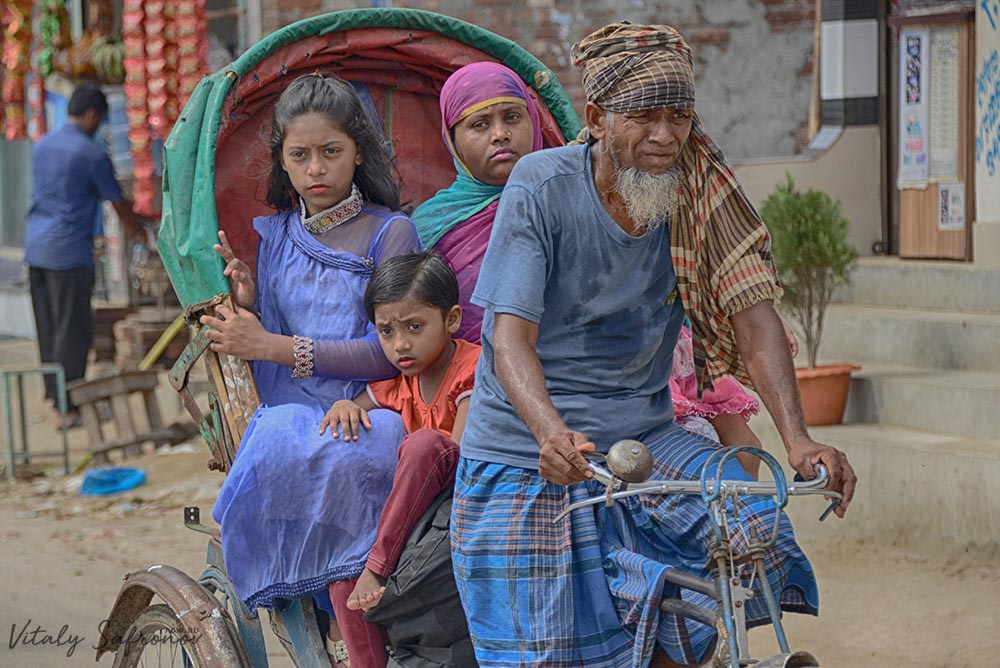 Велорикши в Бангладеш.