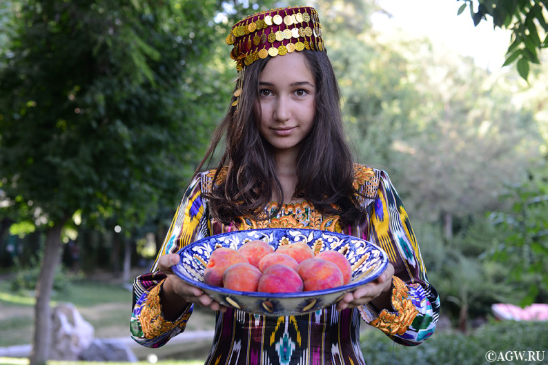 uzbekistan_fruits_persiki